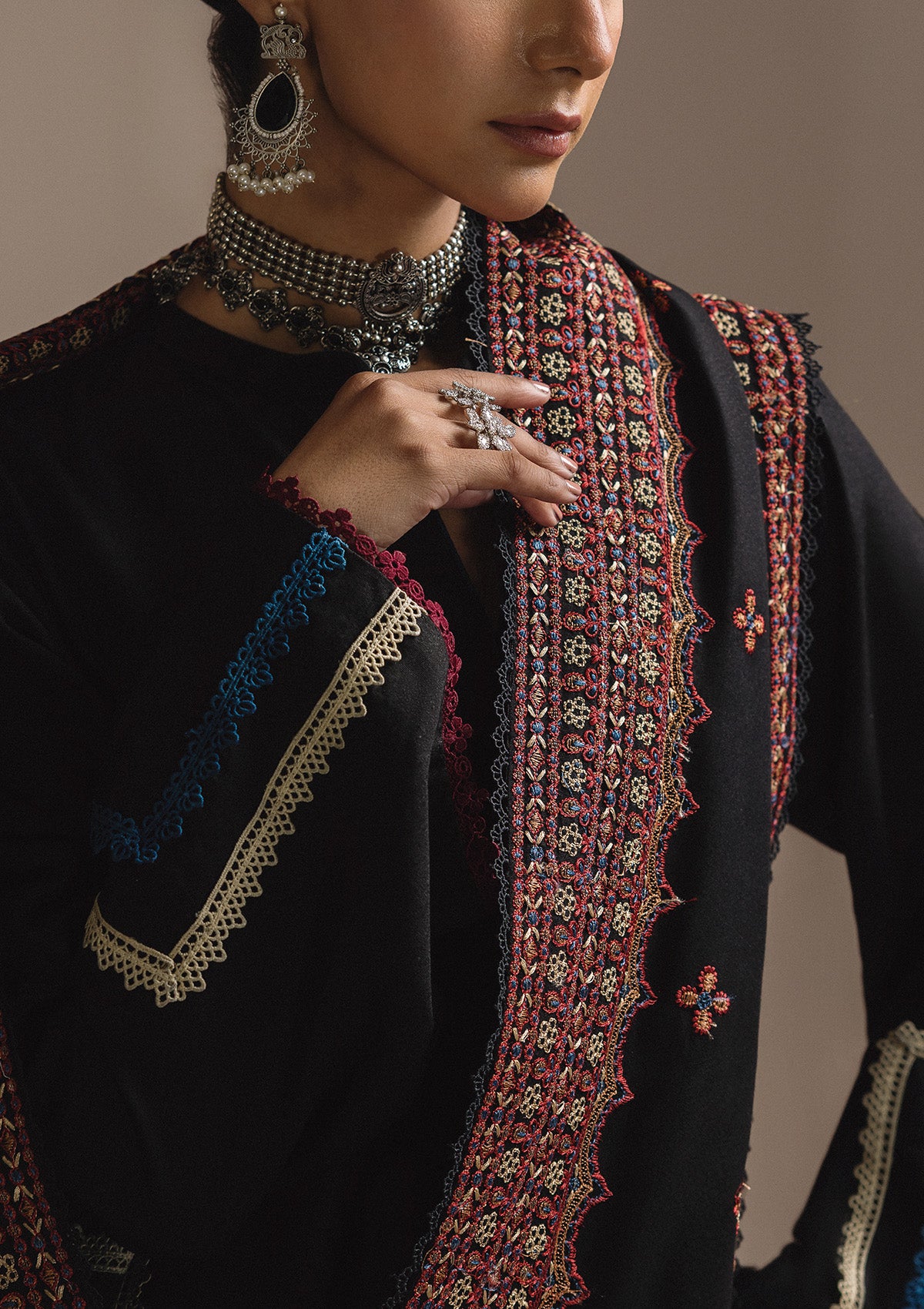 AIK ROZ '25 D3 - KARANDI - LOOK 02