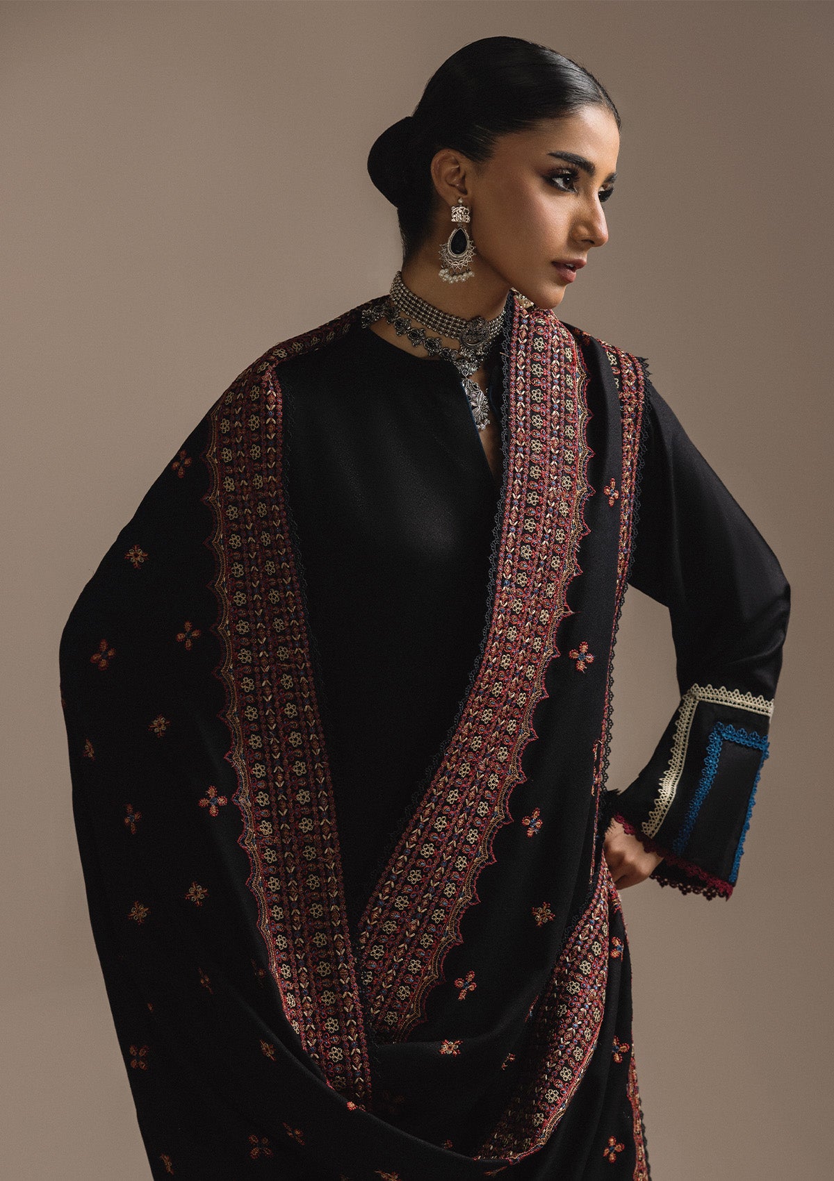 AIK ROZ '25 D3 - KARANDI - LOOK 02